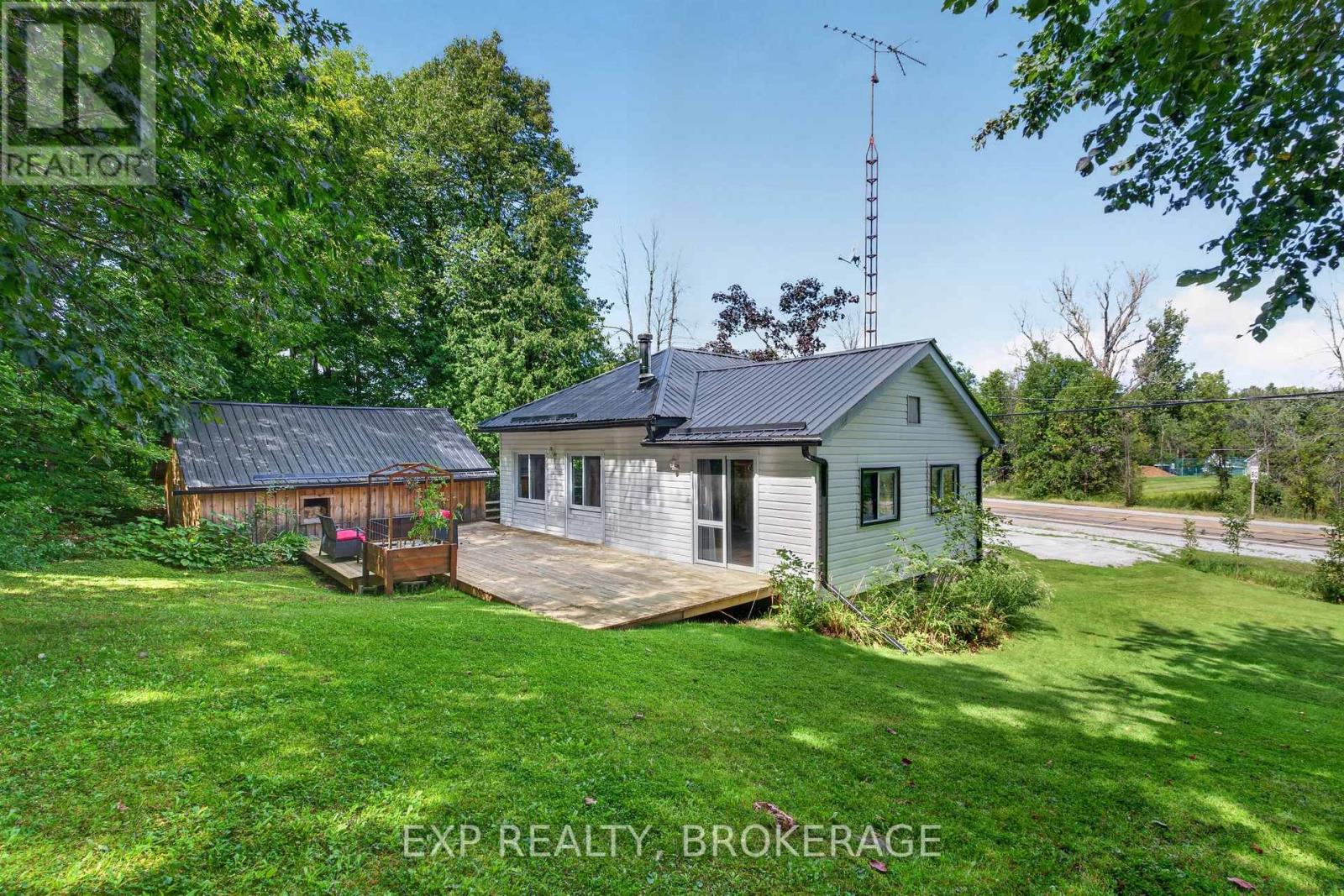 22053 Highway 7 Property Photo 4