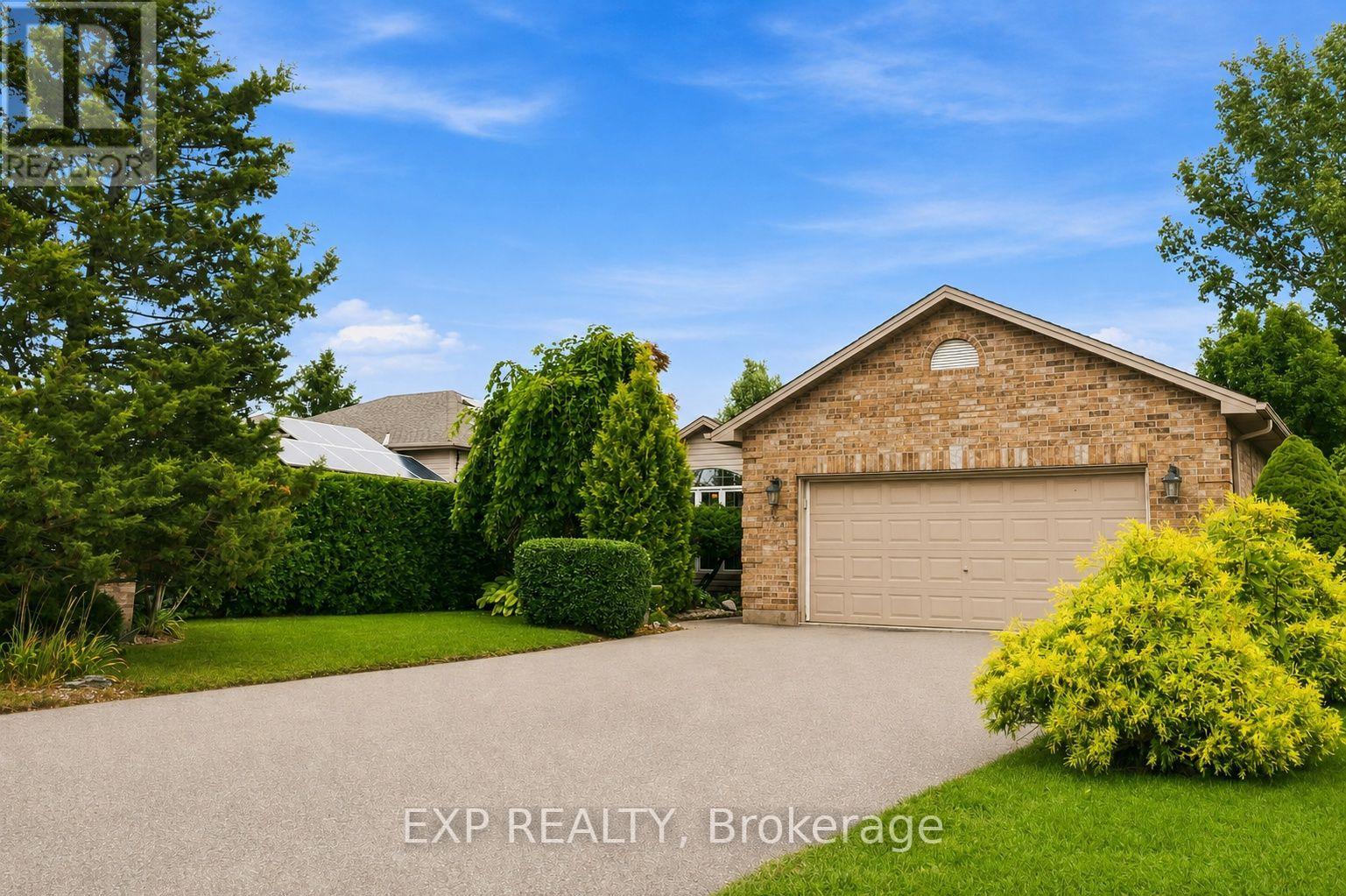 144 Stephen Moore Drive Property Photo 3