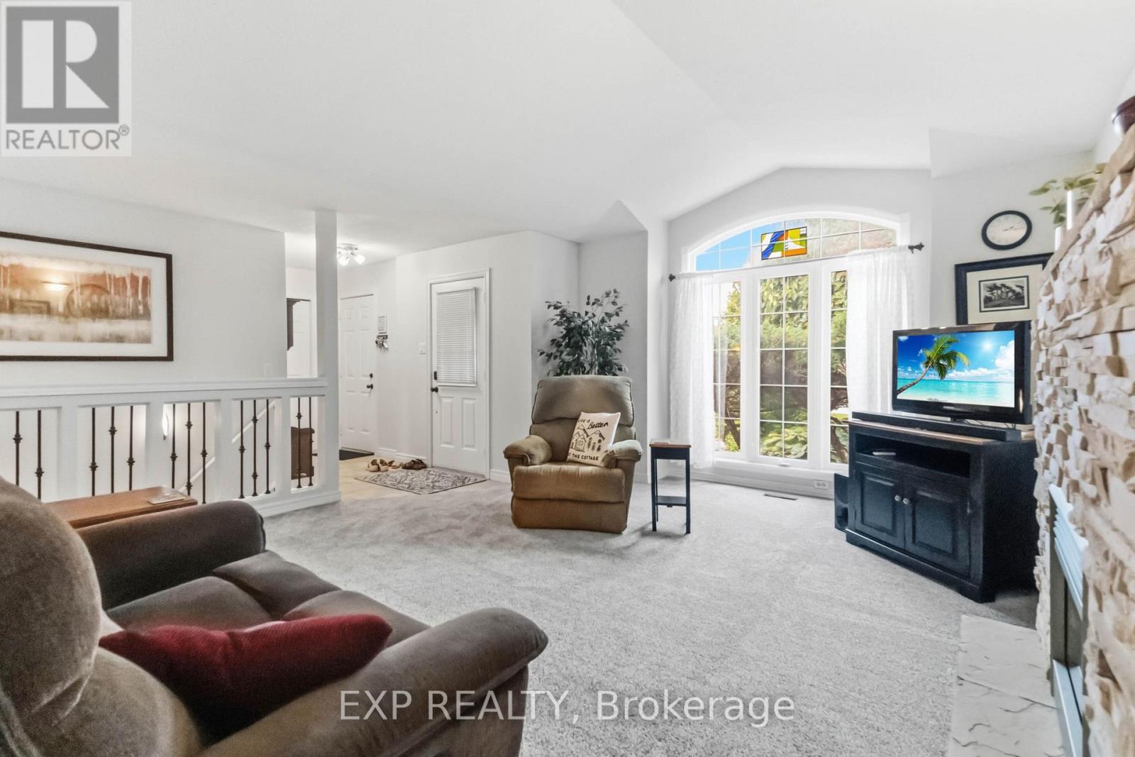 144 Stephen Moore Drive Property Photo 4