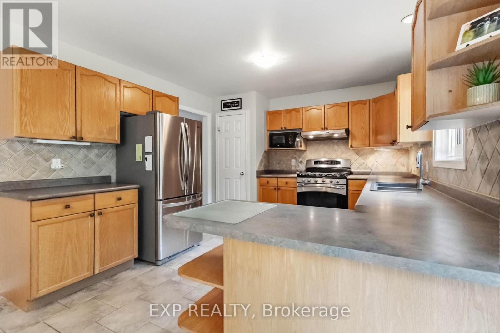 144 Stephen Moore Drive Property Photo 8