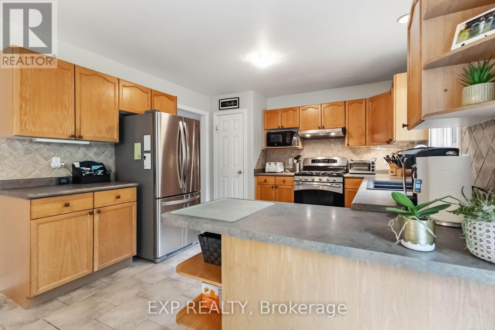 144 Stephen Moore Drive Property Photo 11