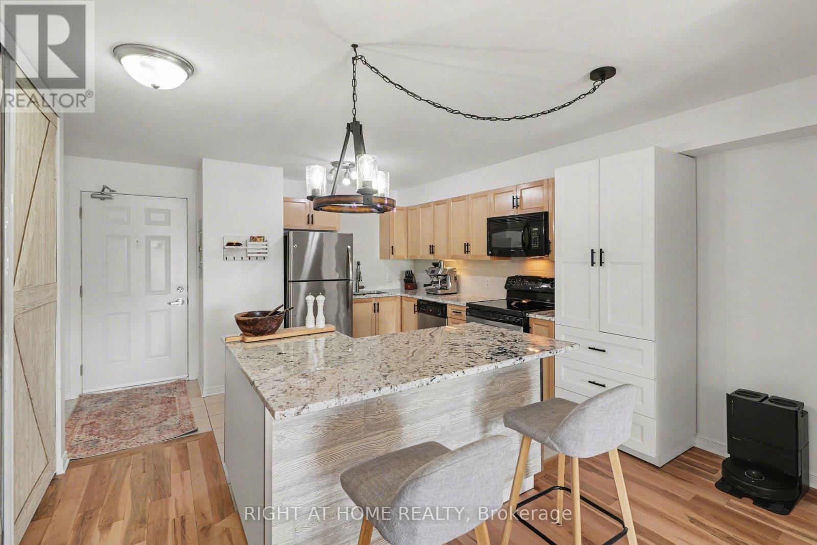 202 - 646 Cummings Avenue Property Photo 16