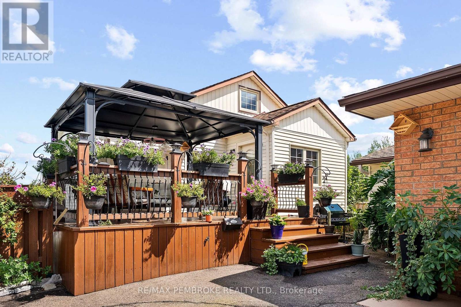 1315 BLAKELY CRESCENT W Property Photo 1