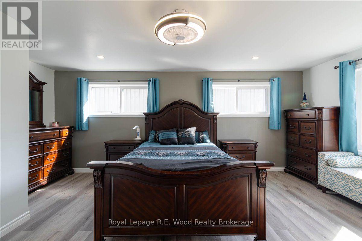 56 Queen Street Property Photo 34