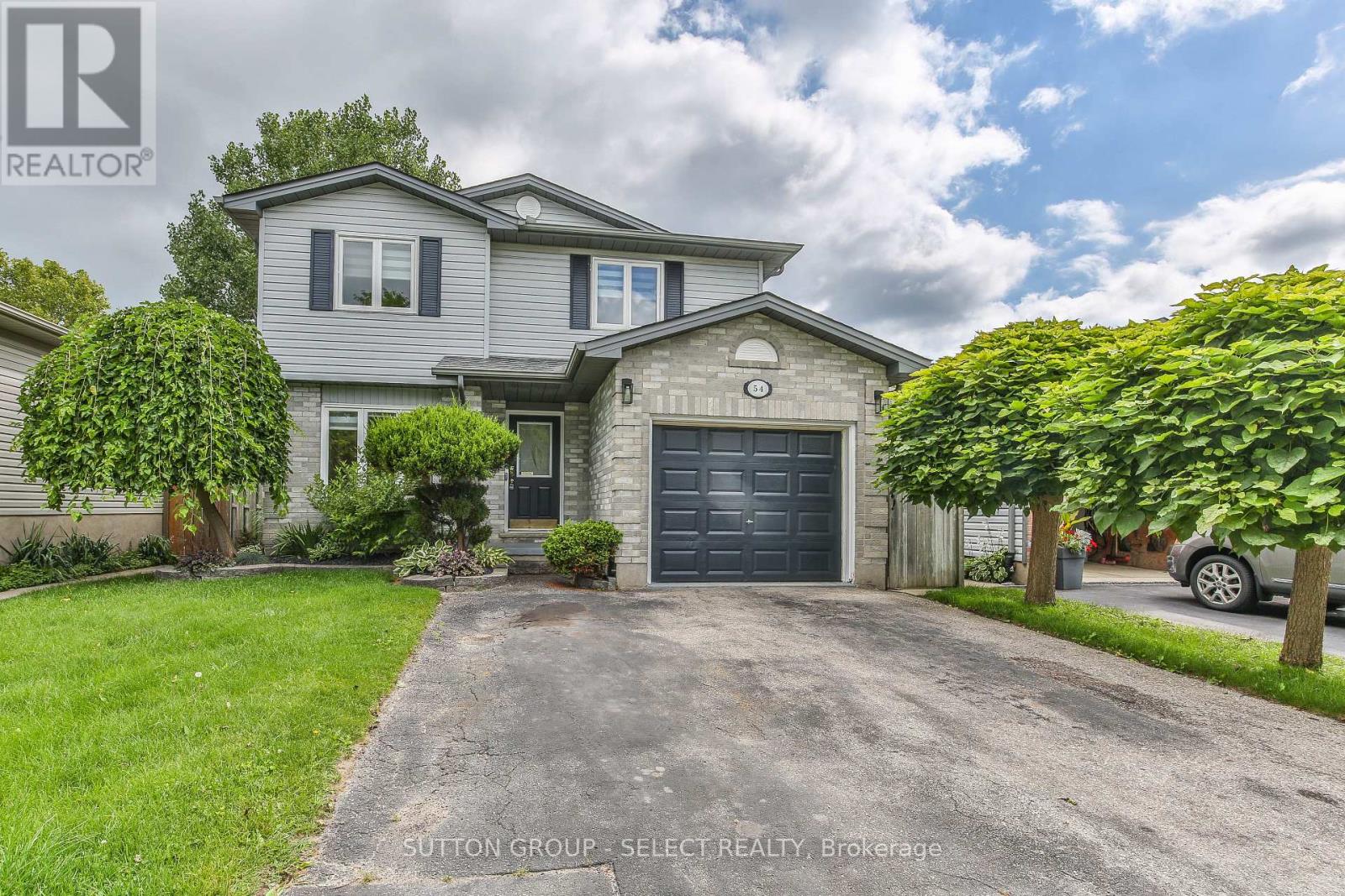 54 SUNRISE CRESCENT