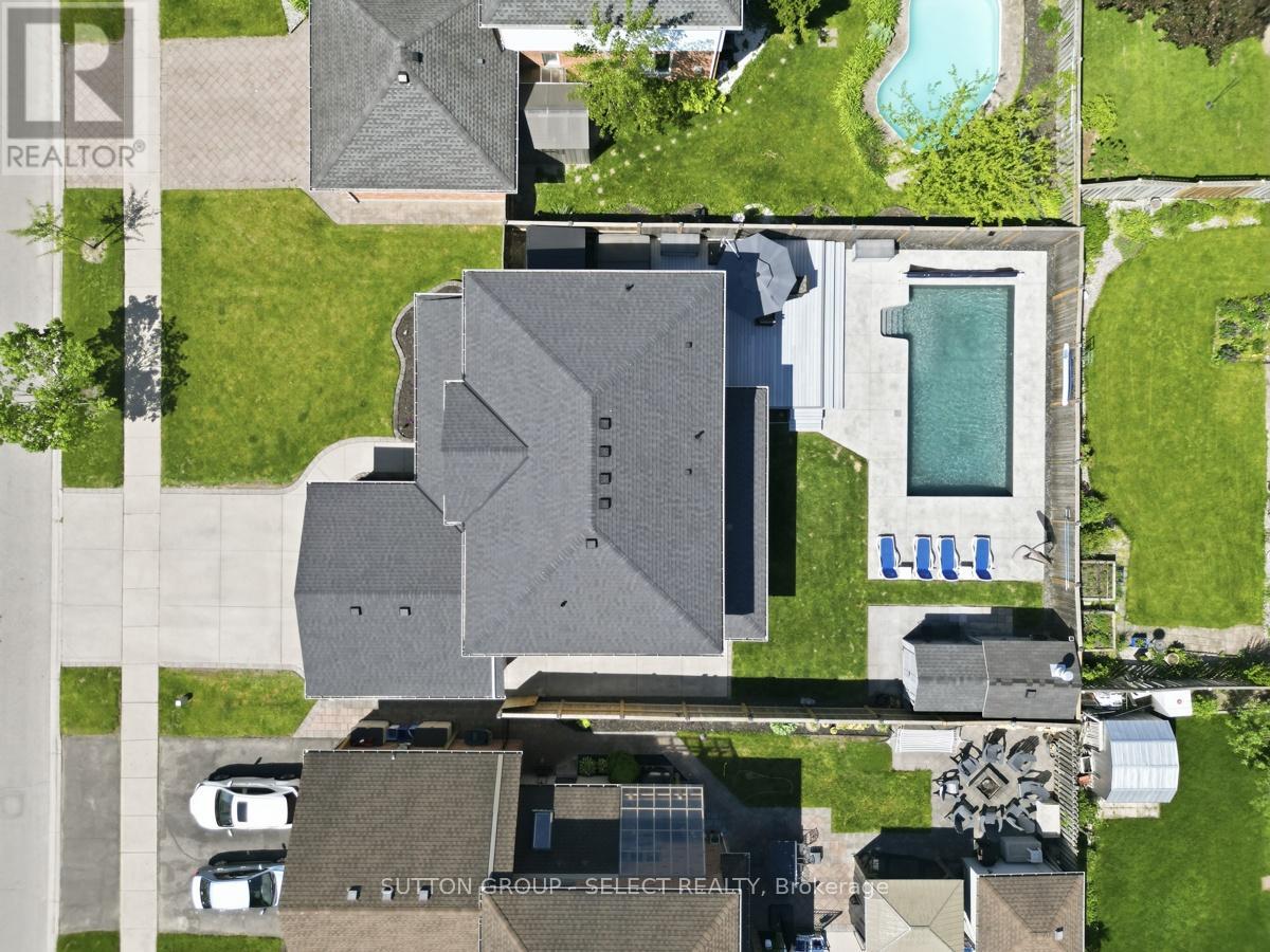 60 Edgevalley Road Property Photo 2