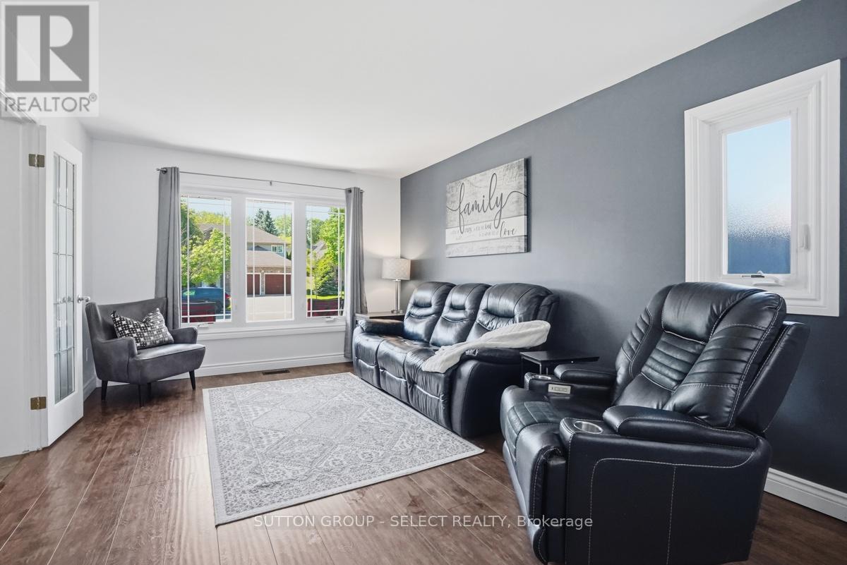 60 Edgevalley Road Property Photo 12
