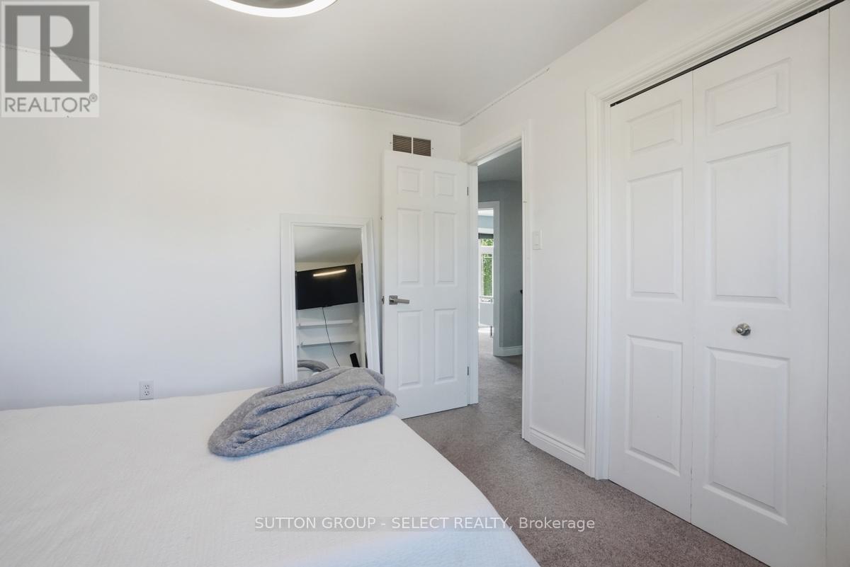 60 Edgevalley Road Property Photo 32