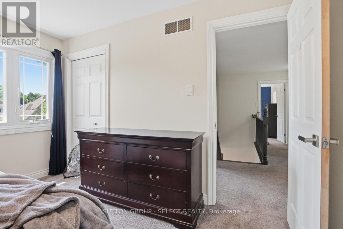 60 Edgevalley Road Property Photo 34