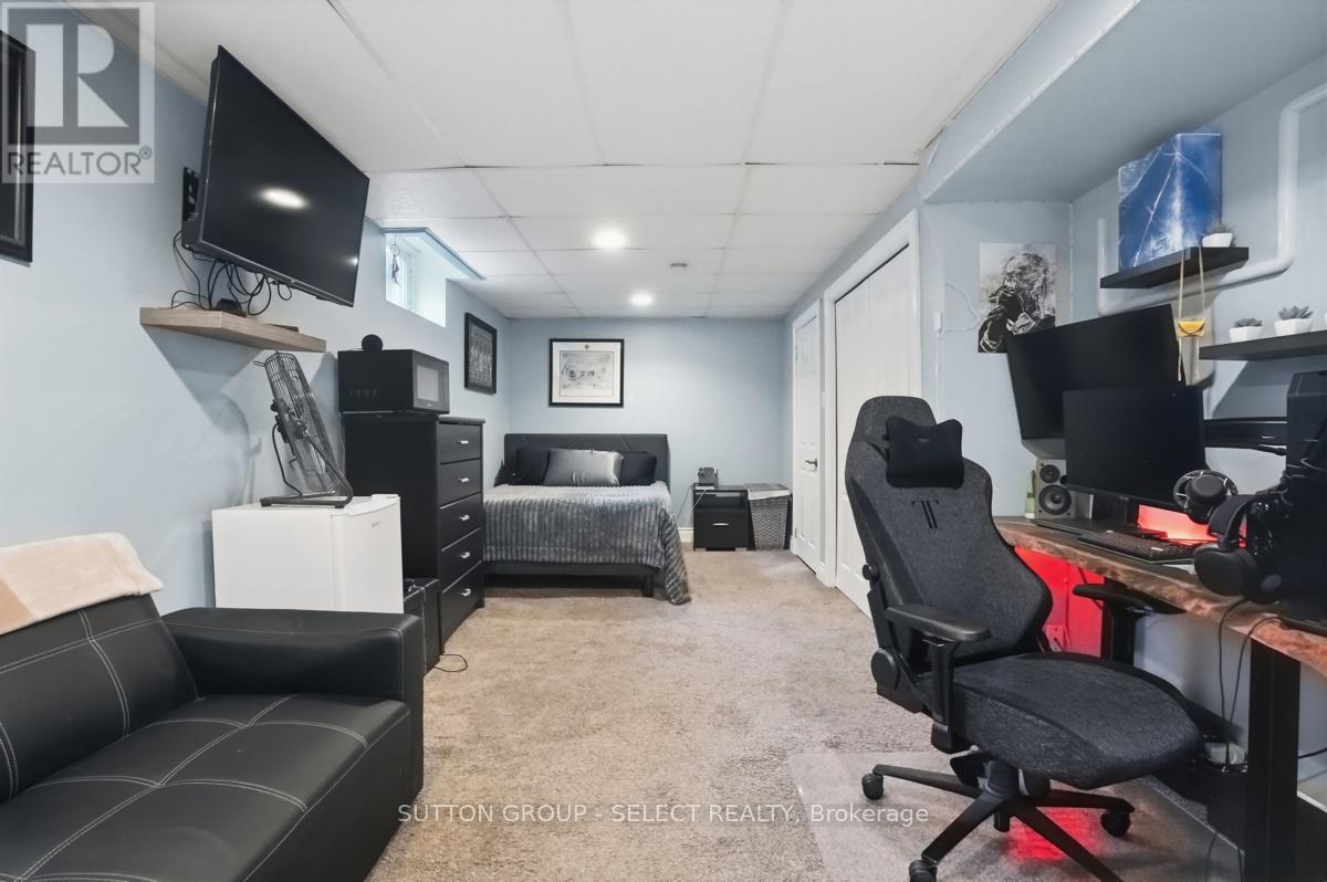 60 Edgevalley Road Property Photo 38