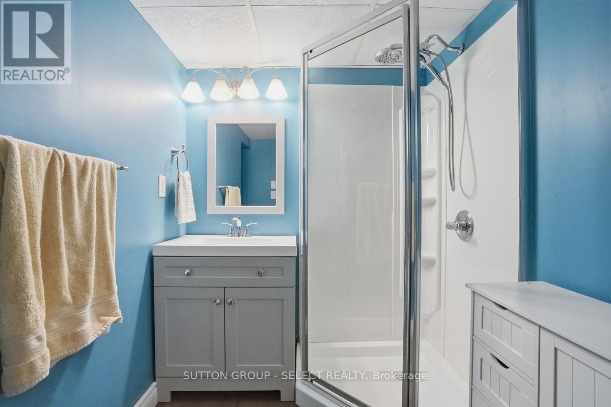 60 Edgevalley Road Property Photo 41