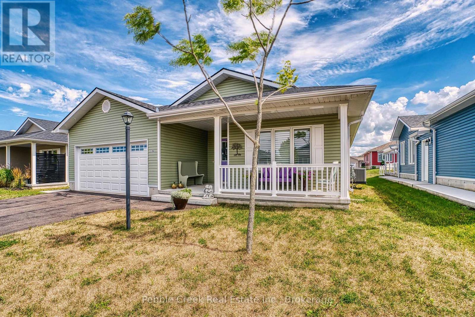 252 Lake Breeze Drive Photo de la propriété 1