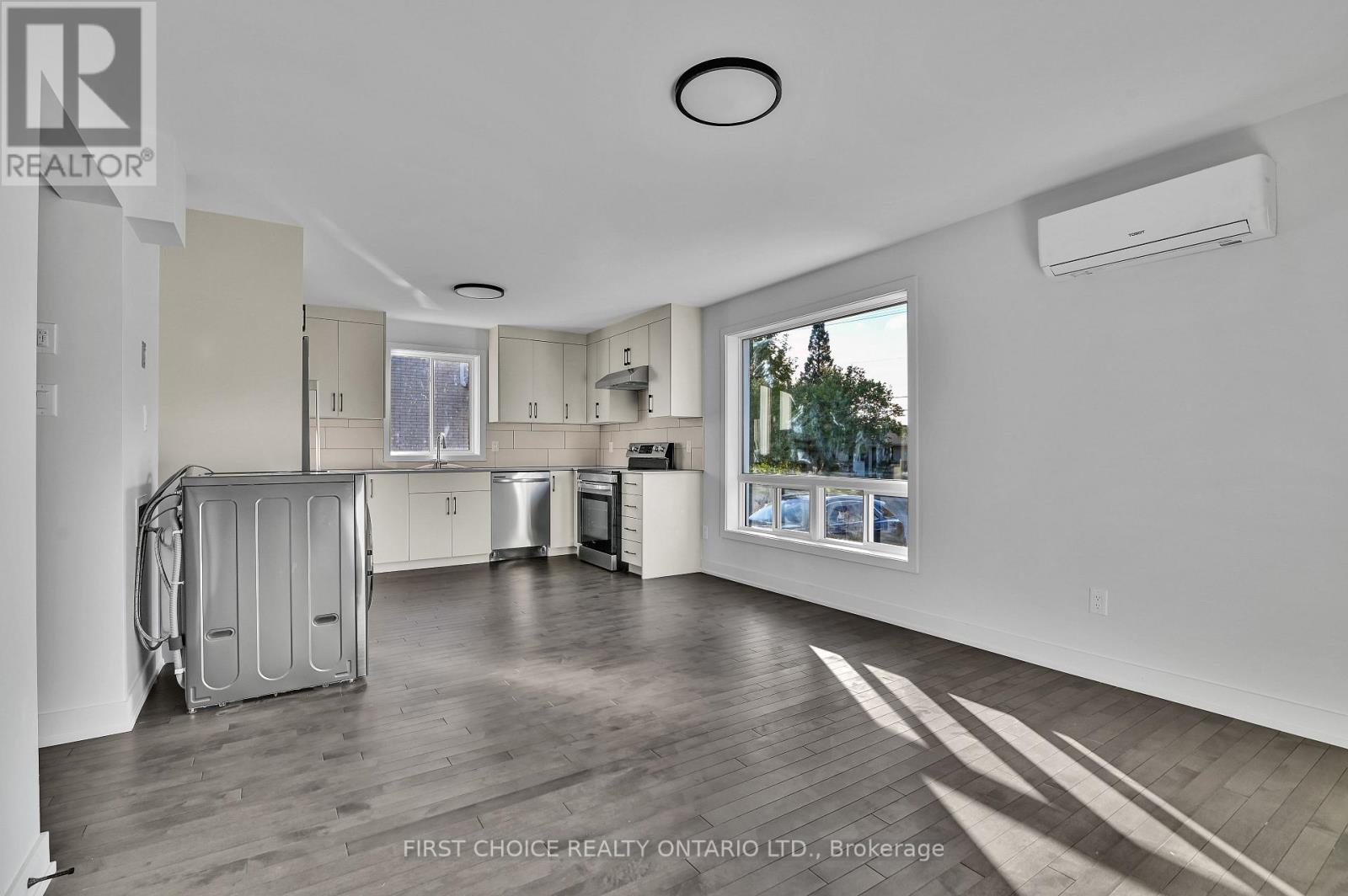 1 - 972 Dynes Road Property Photo 4