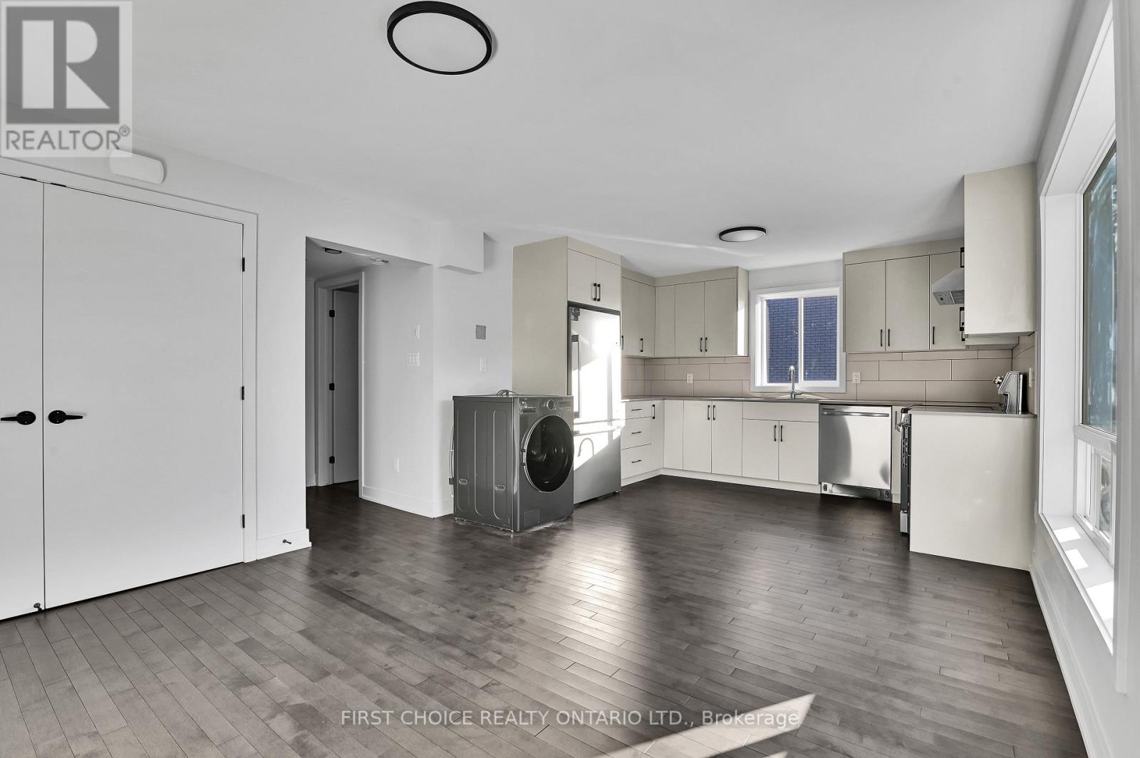 1 - 972 Dynes Road Property Photo 5