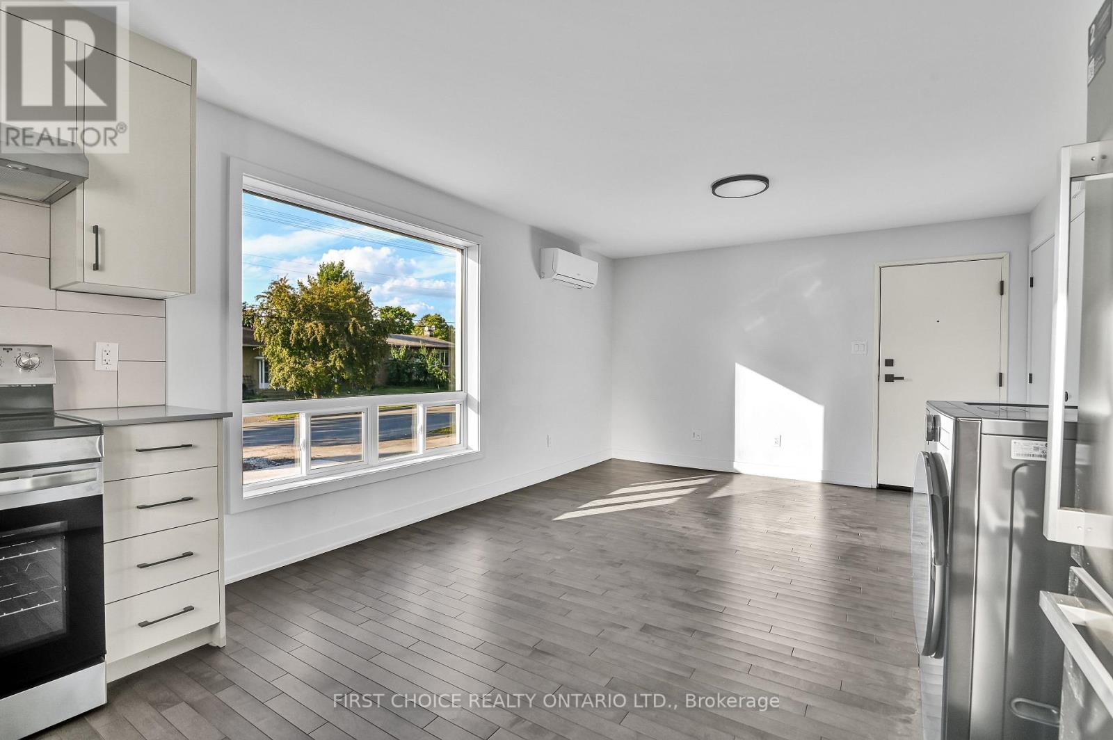 1 - 972 Dynes Road Property Photo 8