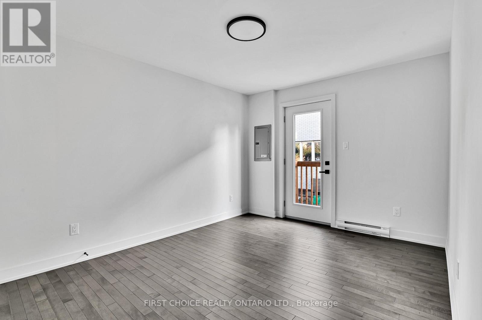 1 - 972 Dynes Road Property Photo 10