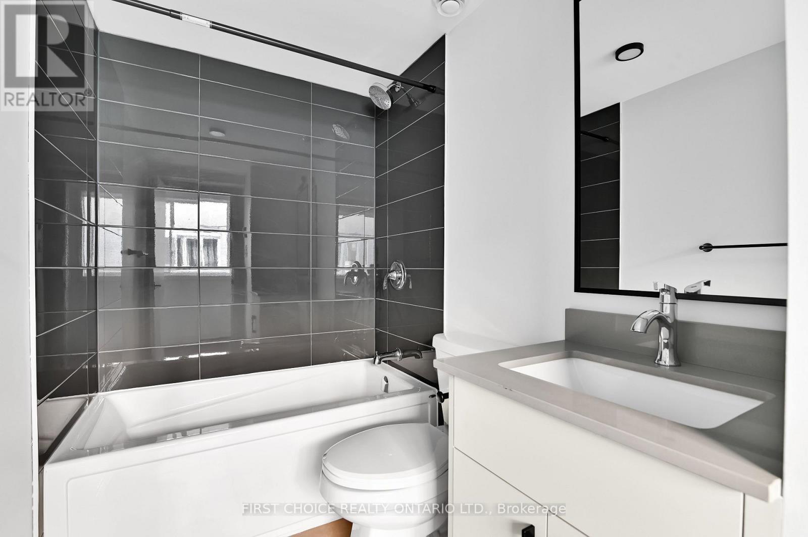 1 - 972 Dynes Road Property Photo 15