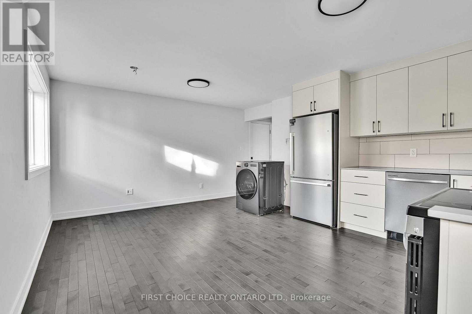 1 - 972 Dynes Road Property Photo 16