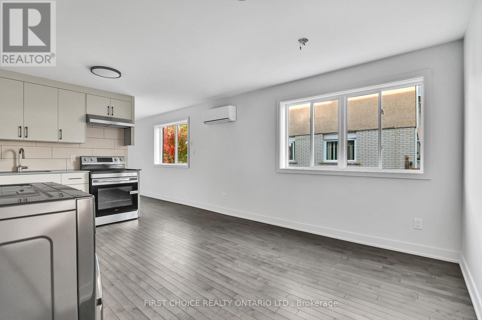 1 - 972 Dynes Road Property Photo 18