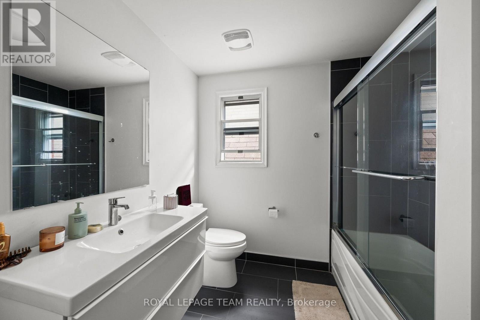331 Flora Street Property Photo 12