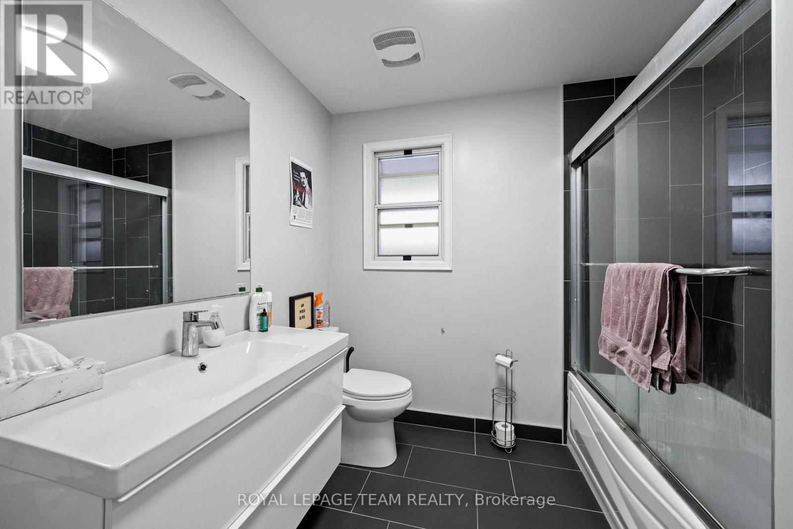331 Flora Street Property Photo 33