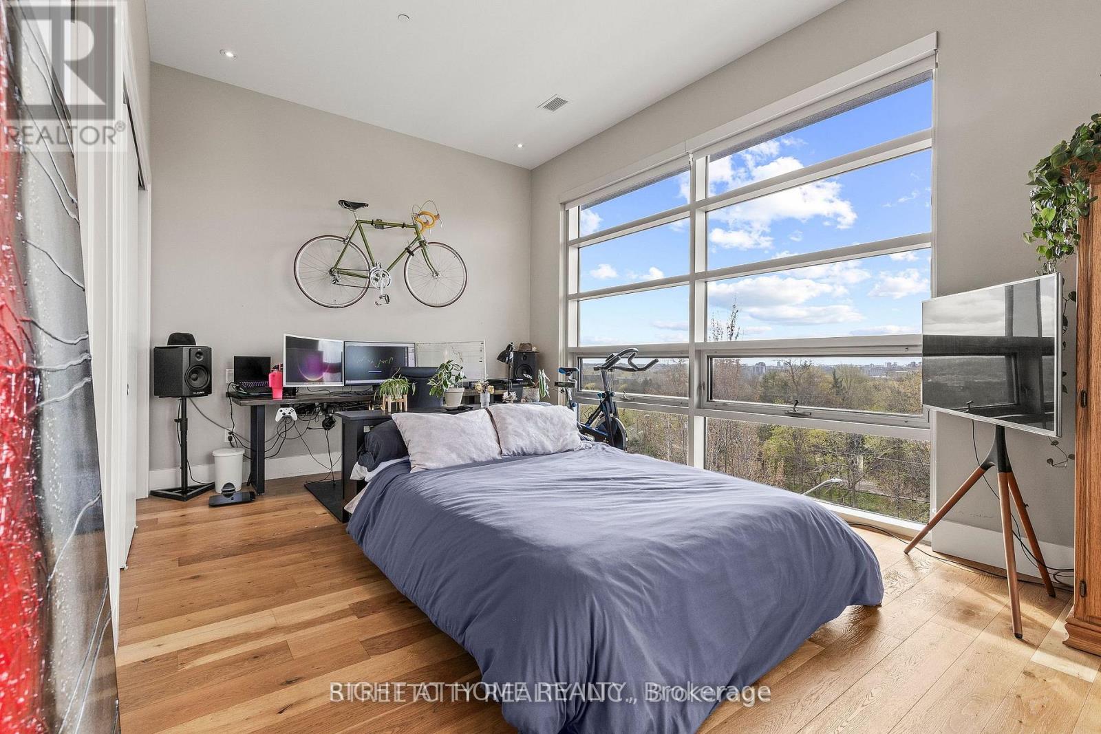 400 - 1705 Fiddlehead Place Property Photo 15