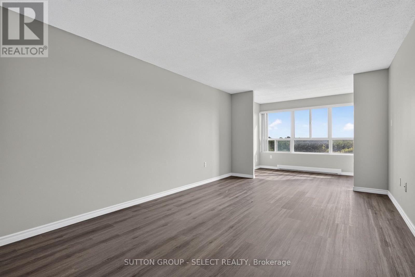 612 - 600 Grenfell Drive Property Photo 5