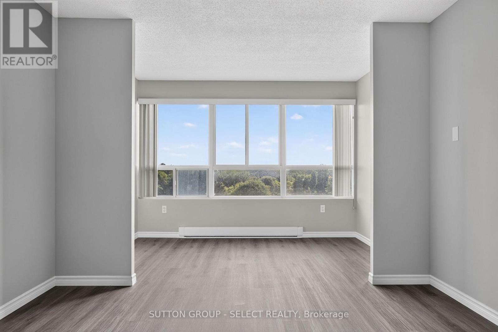 612 - 600 Grenfell Drive Property Photo 7