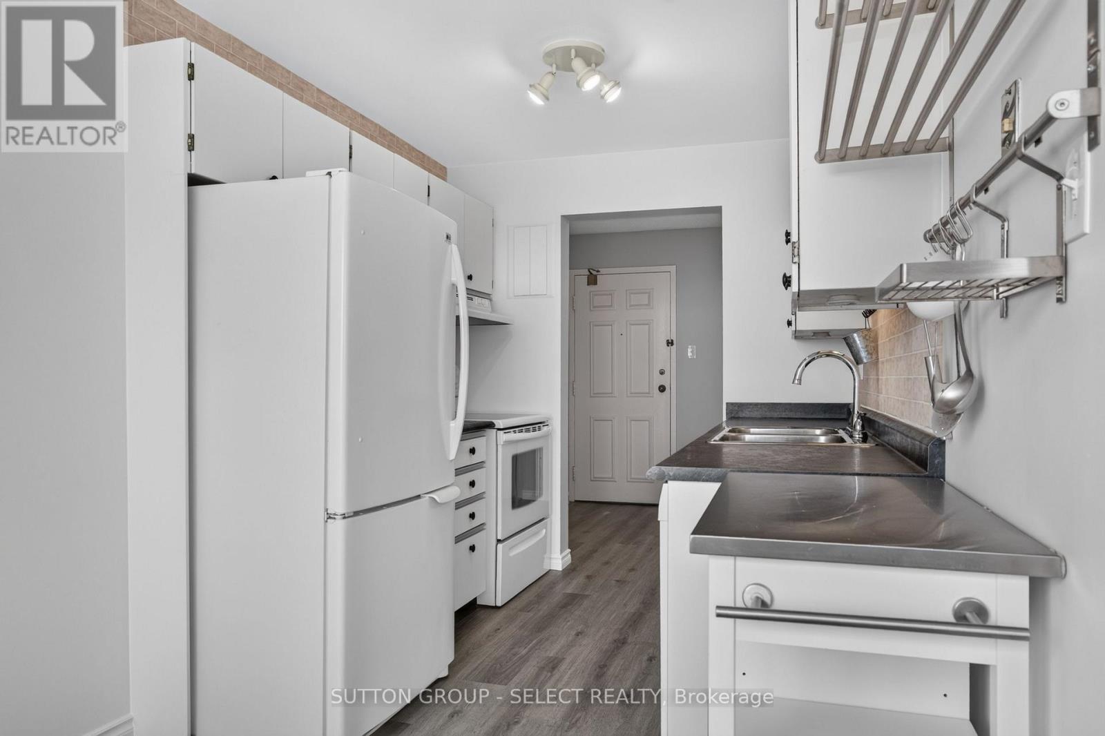 612 - 600 Grenfell Drive Property Photo 14