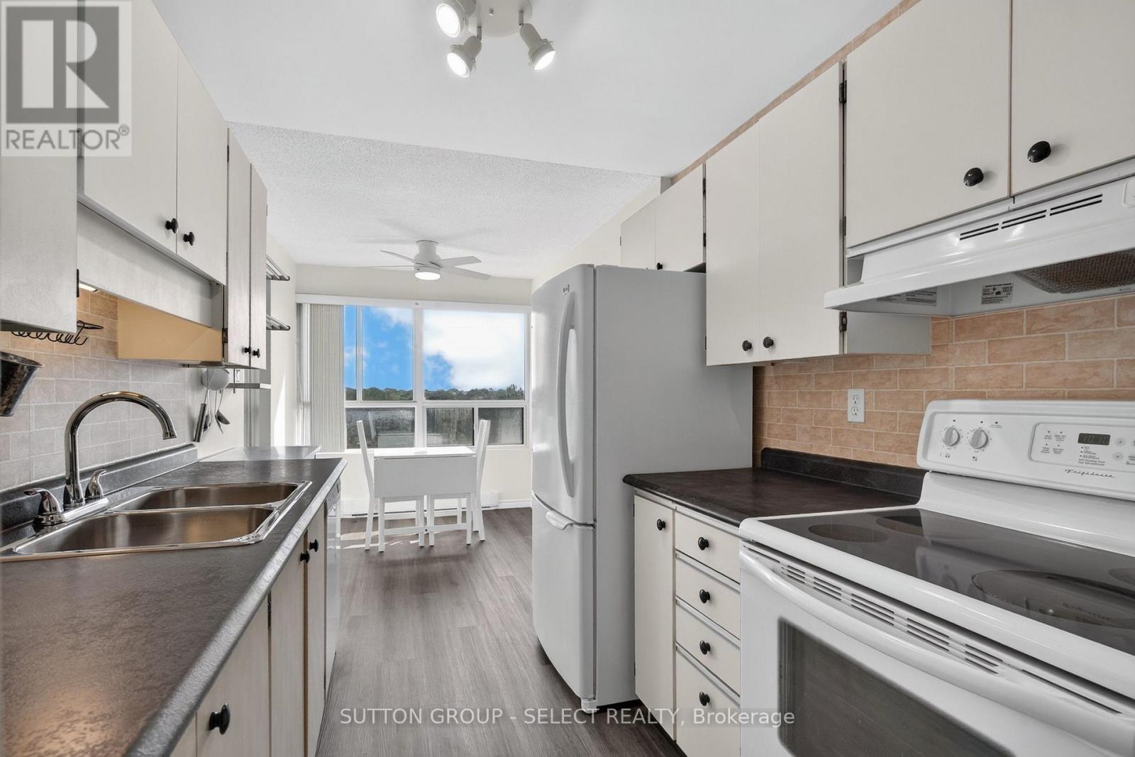 612 - 600 Grenfell Drive Property Photo 17