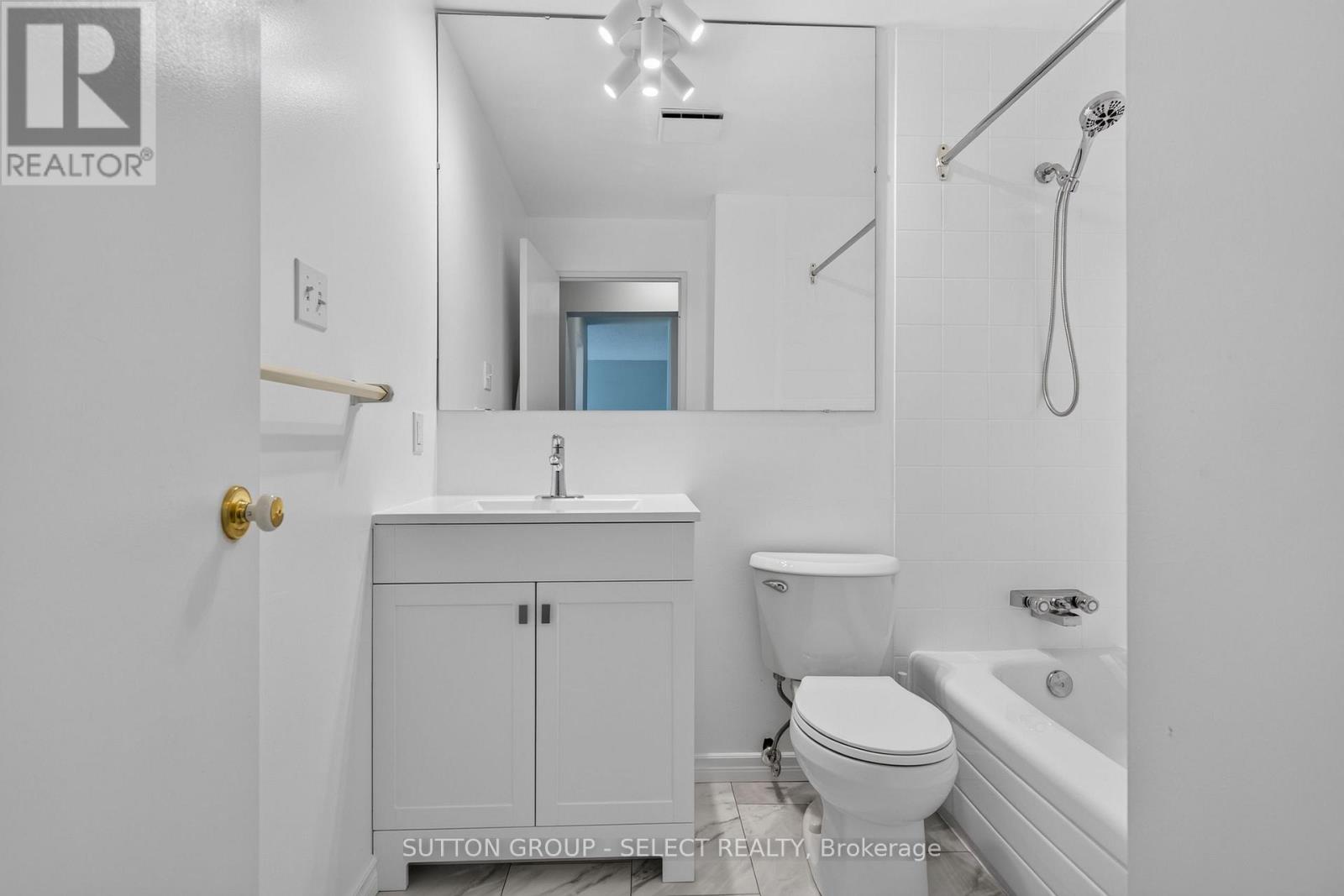 612 - 600 Grenfell Drive Property Photo 21