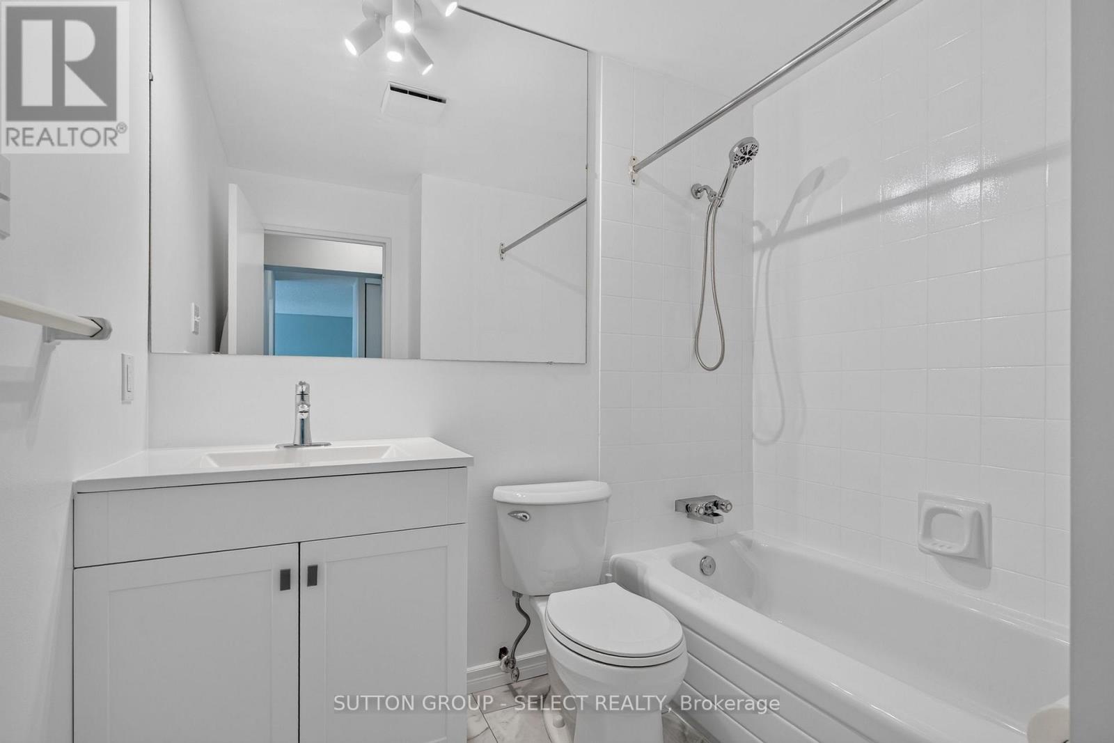 612 - 600 Grenfell Drive Property Photo 22