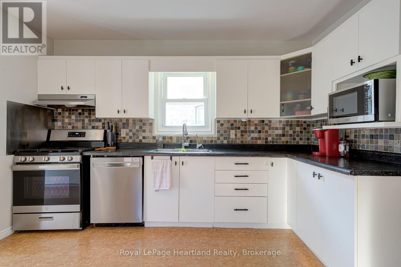 166 Goderich Street W Property Photo 13