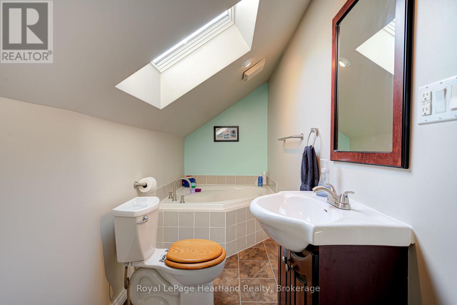 166 Goderich Street W Property Photo 26