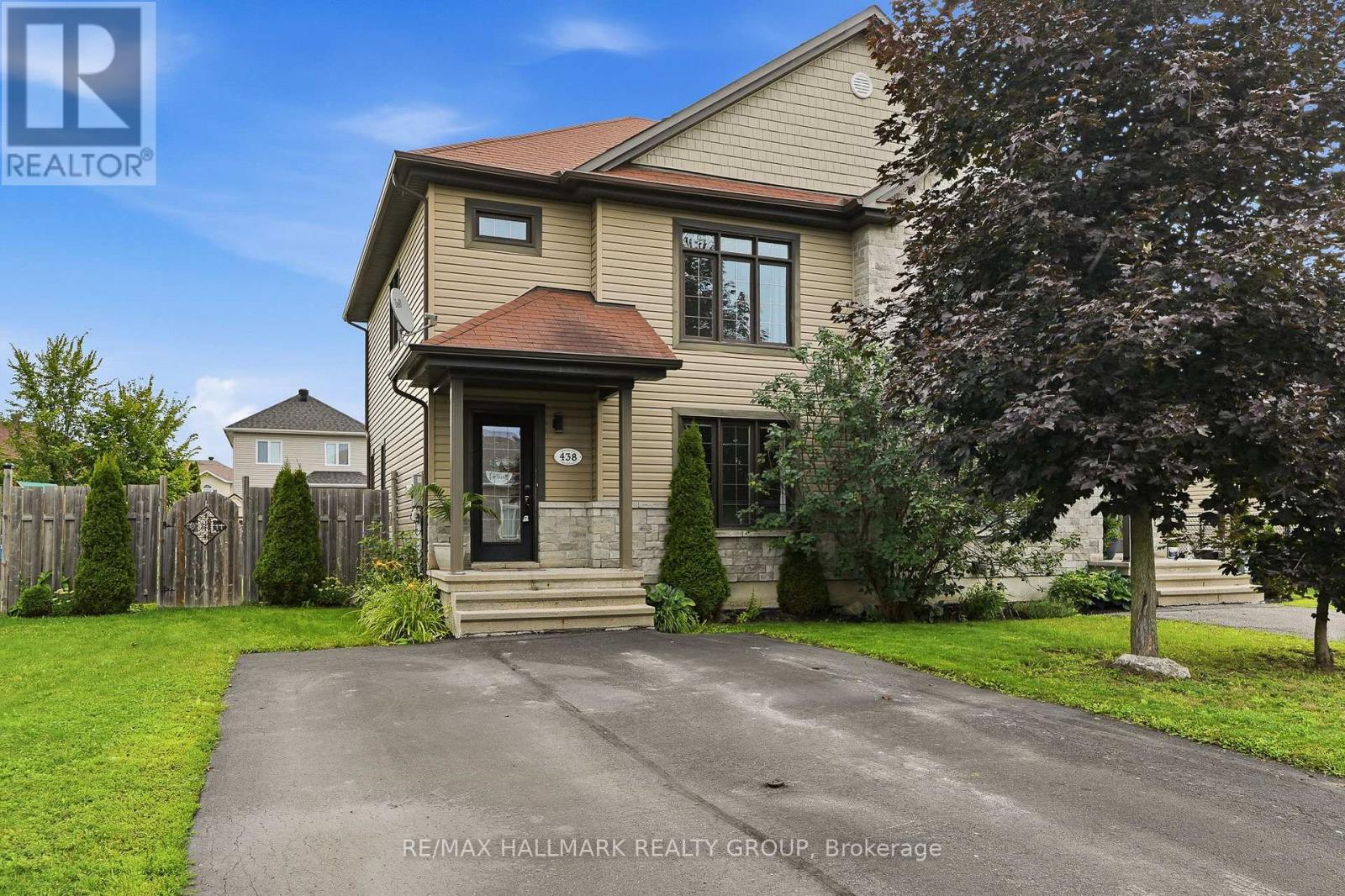 438 DENIS STREET Property Photo 1