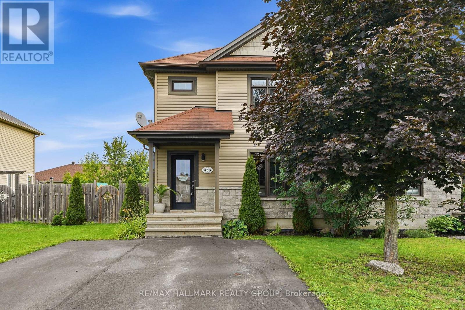 438 Denis Street Property Photo 8
