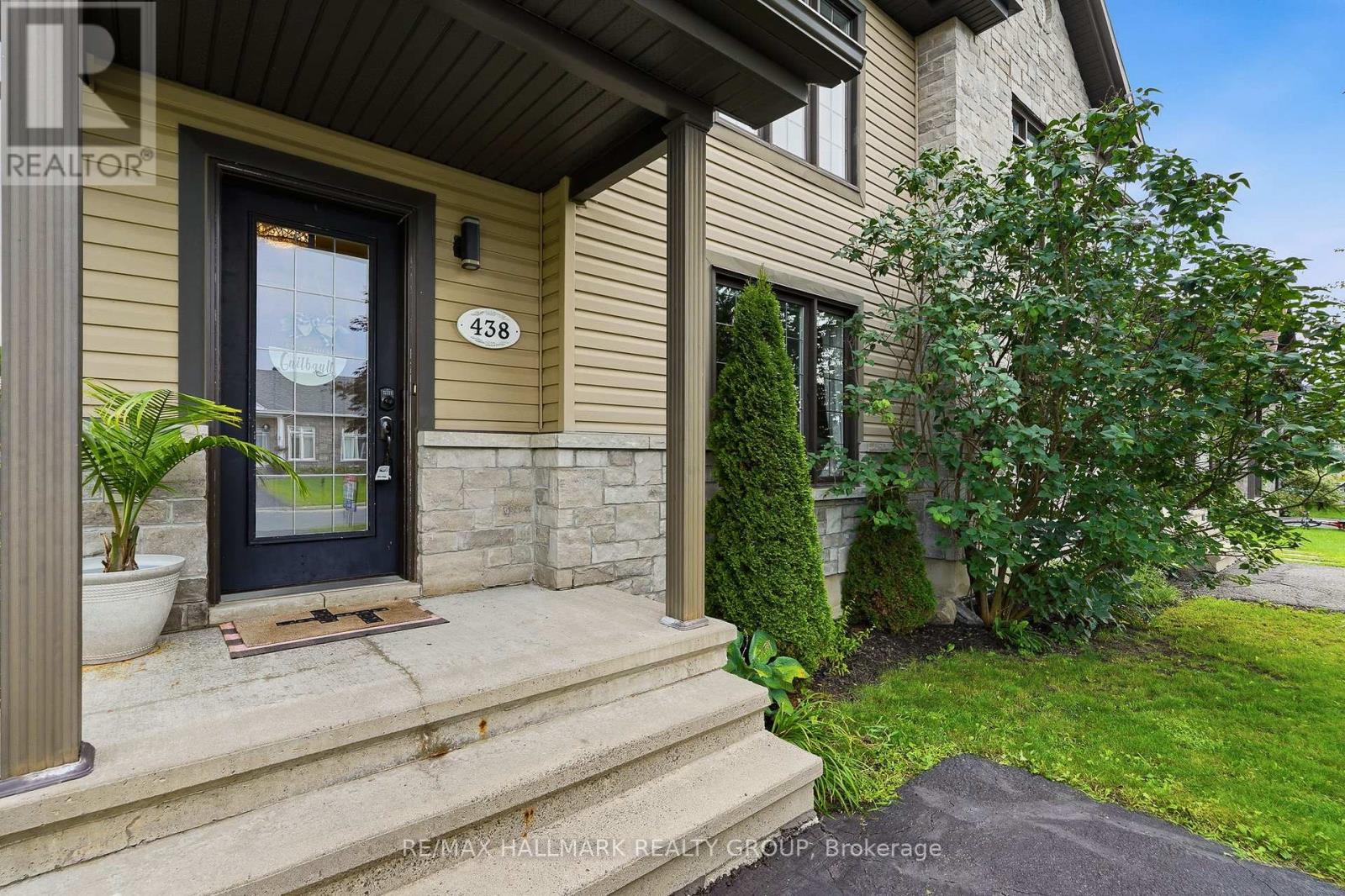 438 Denis Street Property Photo 9