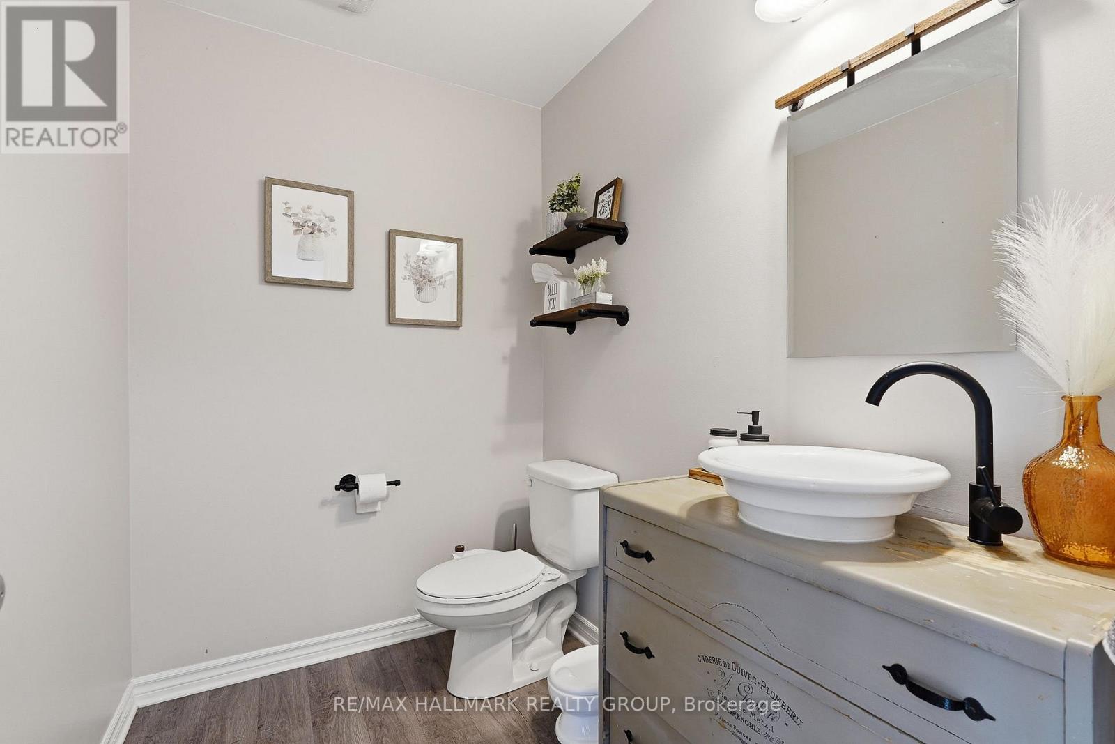438 Denis Street Property Photo 15