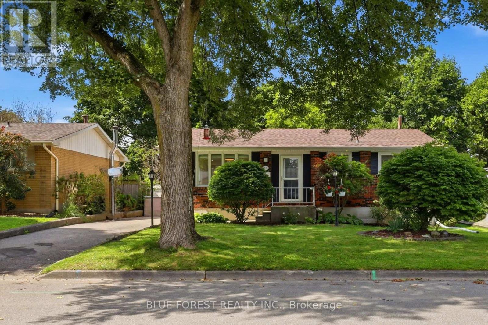 83 Amy Crescent Property Photo 1