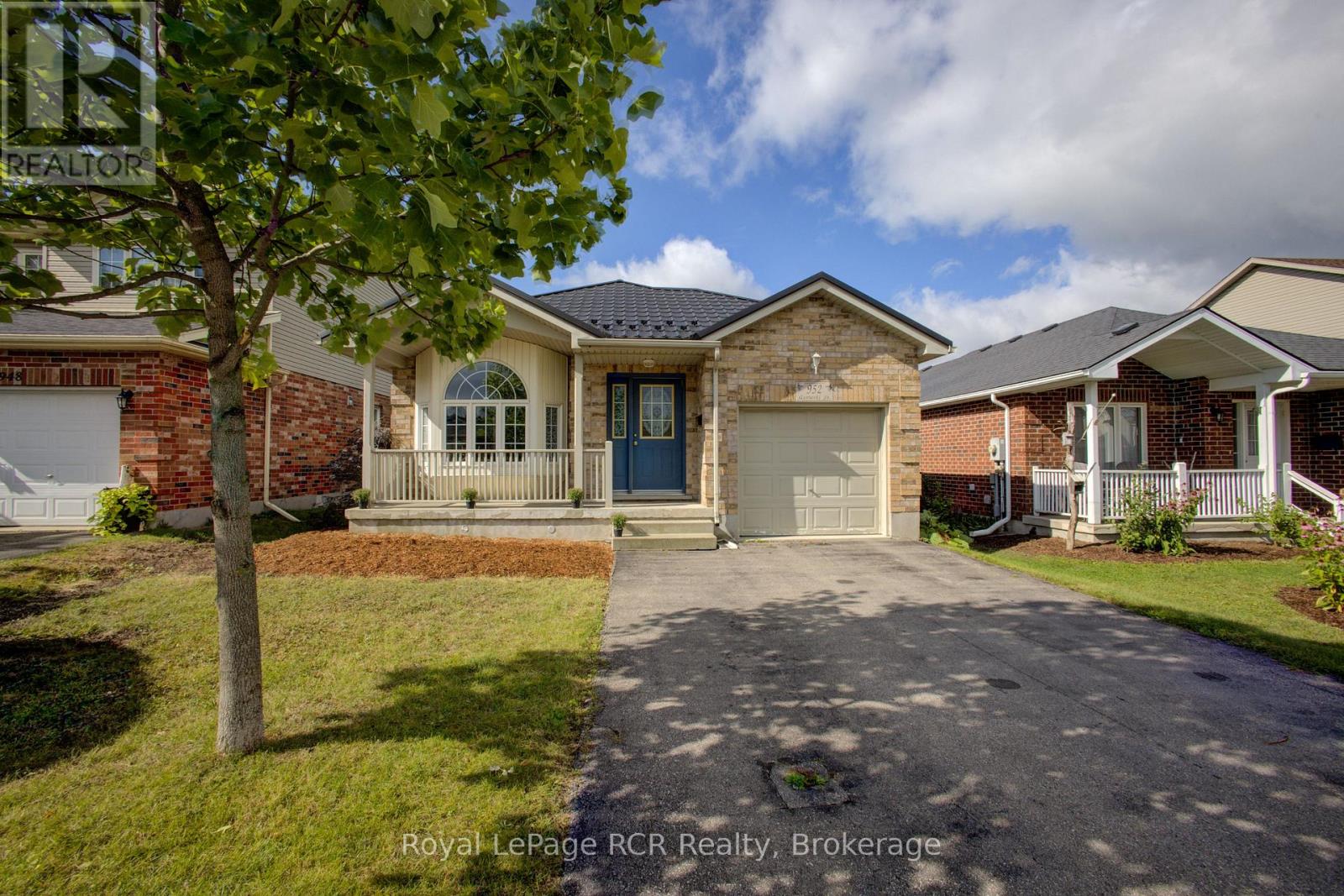 952 GZOWSKI STREET Property Photo 1