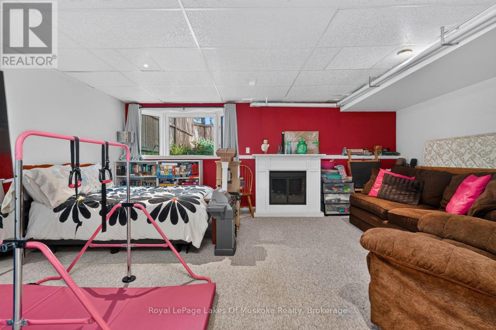 570 John Street S Property Photo 33