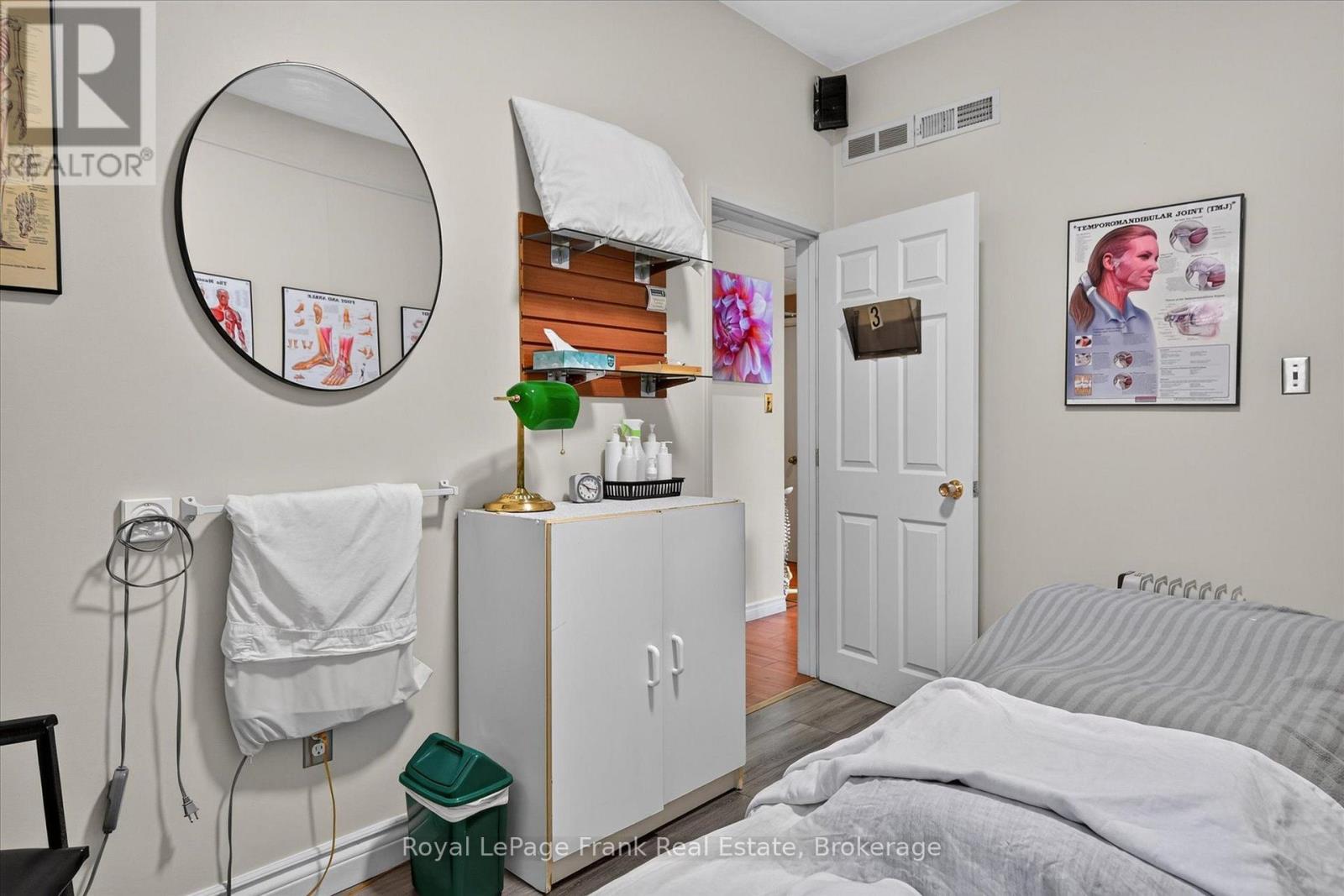308 Charlotte Street Property Photo 17
