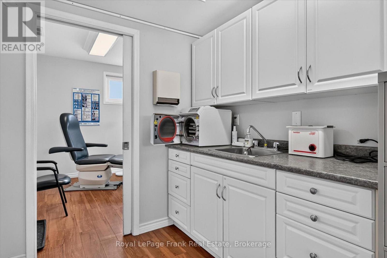 308 Charlotte Street Property Photo 25