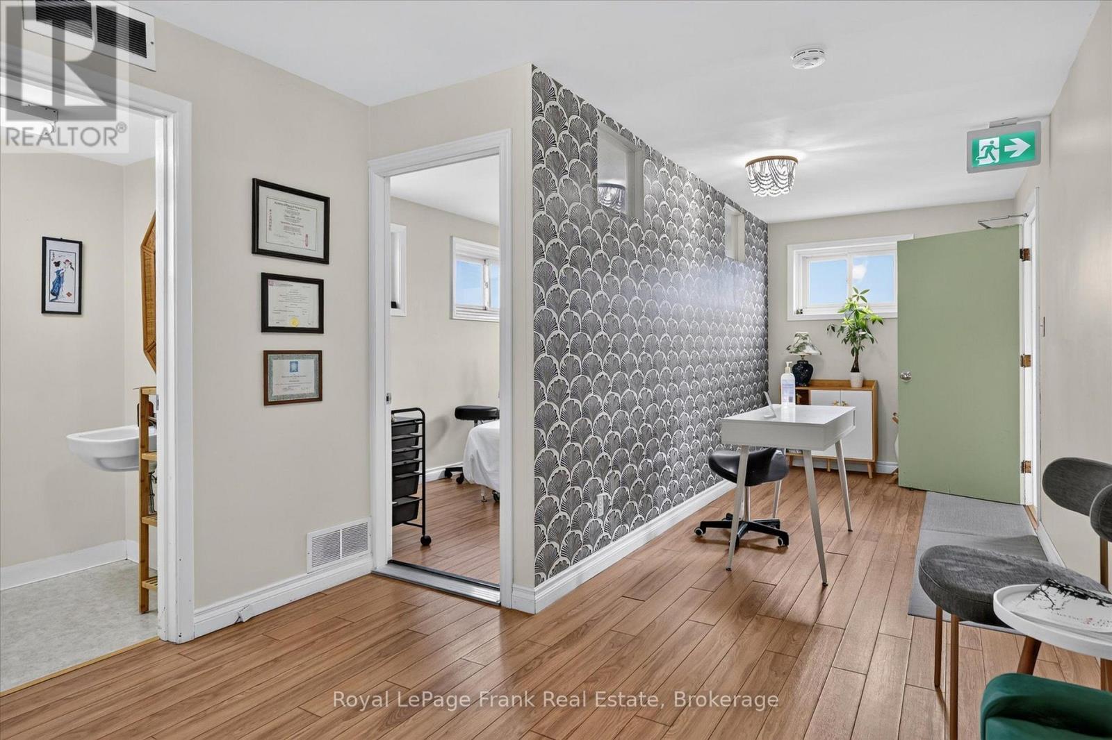 308 Charlotte Street Property Photo 31