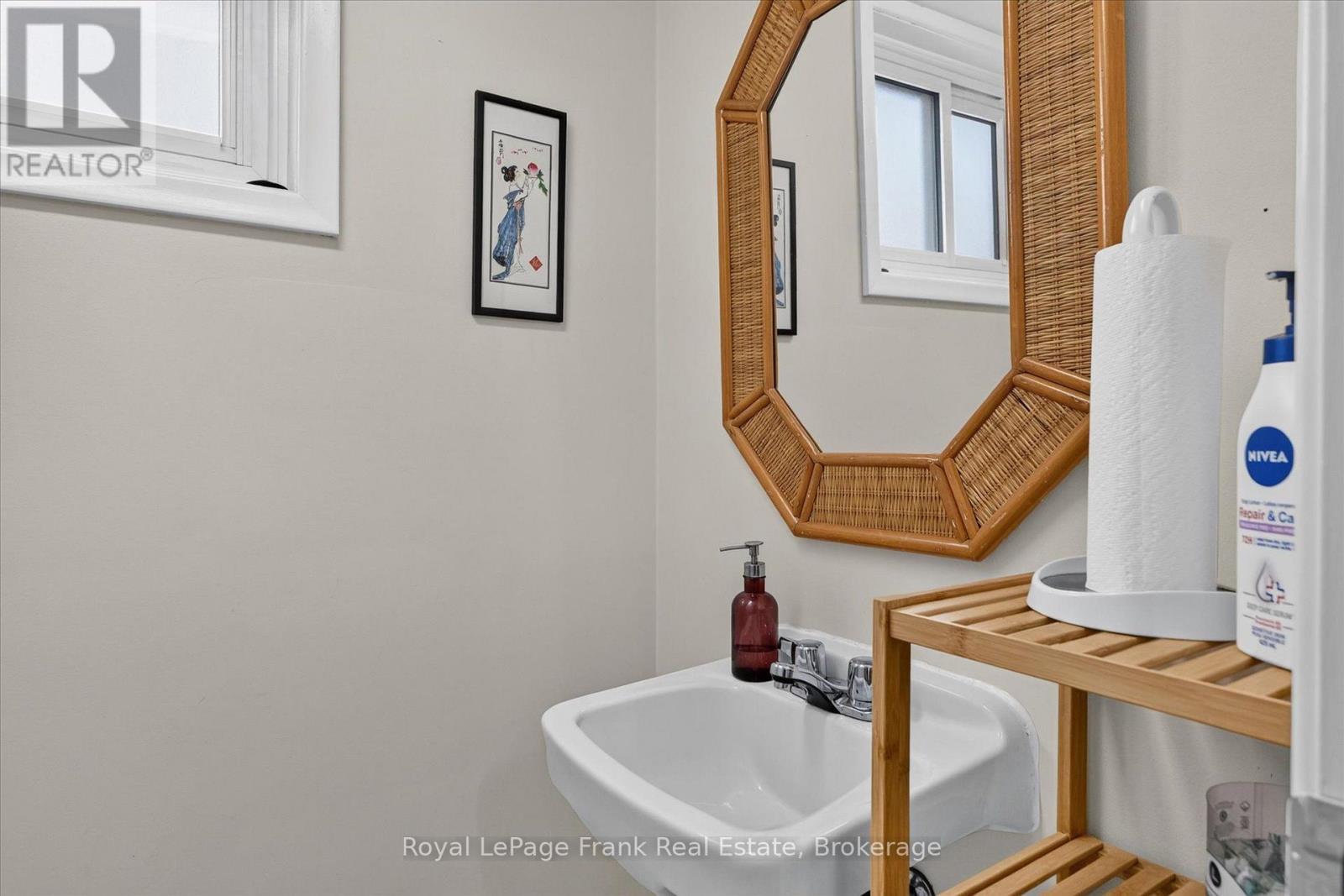 308 Charlotte Street Property Photo 33