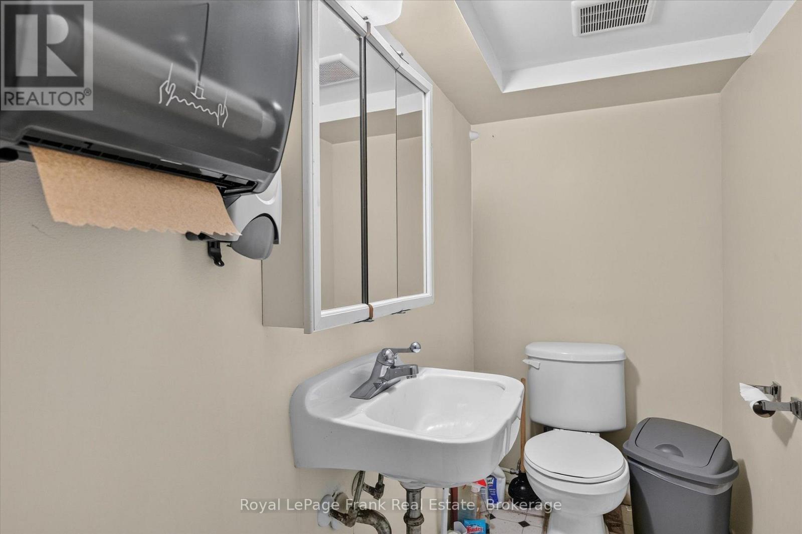 308 Charlotte Street Property Photo 43