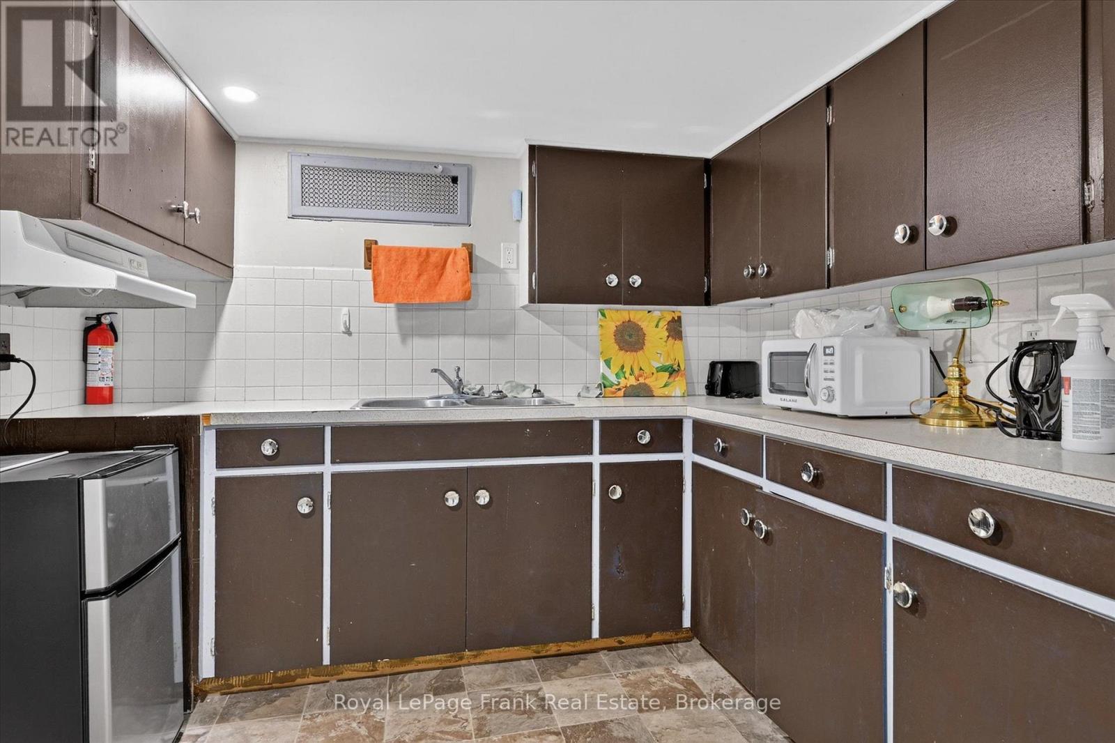 308 Charlotte Street Property Photo 46