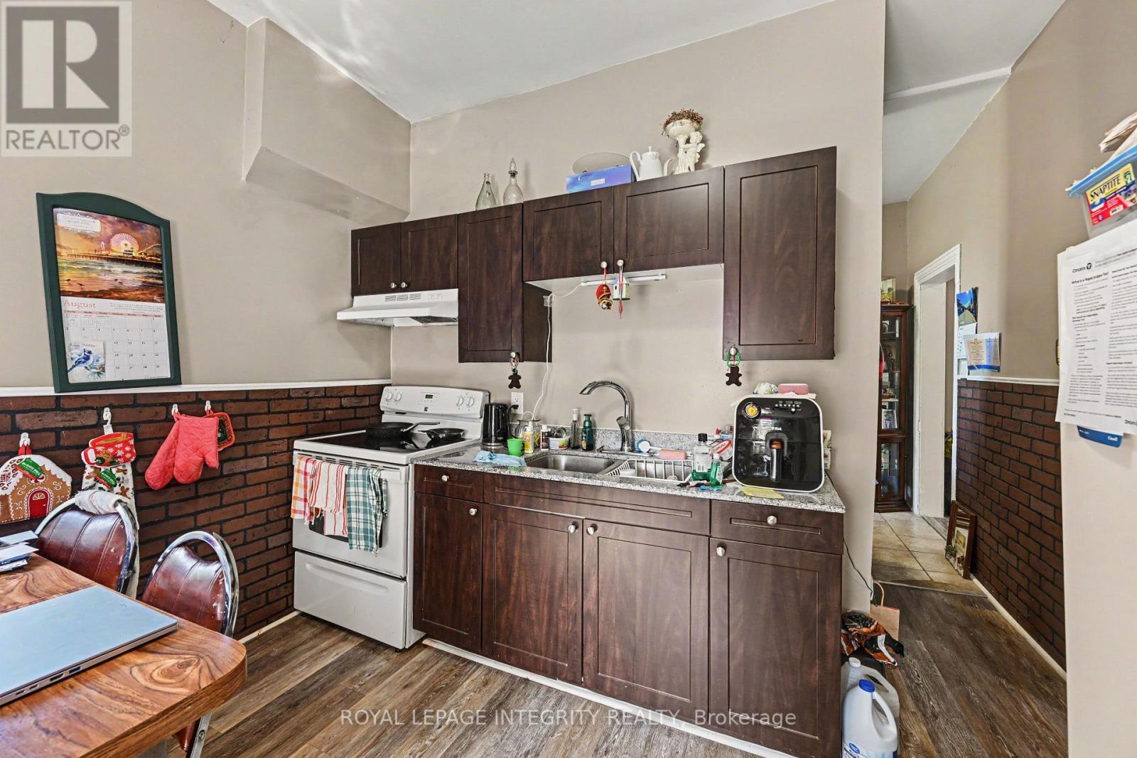 48 Elmsley Street S Property Photo 10