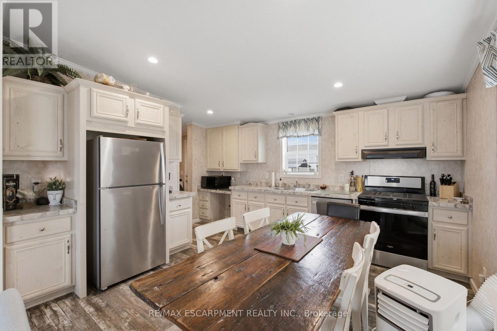 10 Marsh Cove Property Photo 8