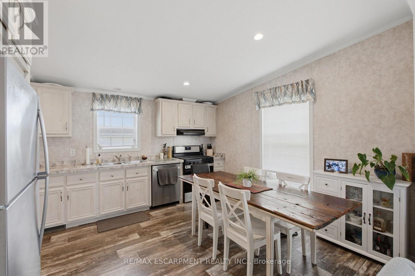 10 Marsh Cove Property Photo 9